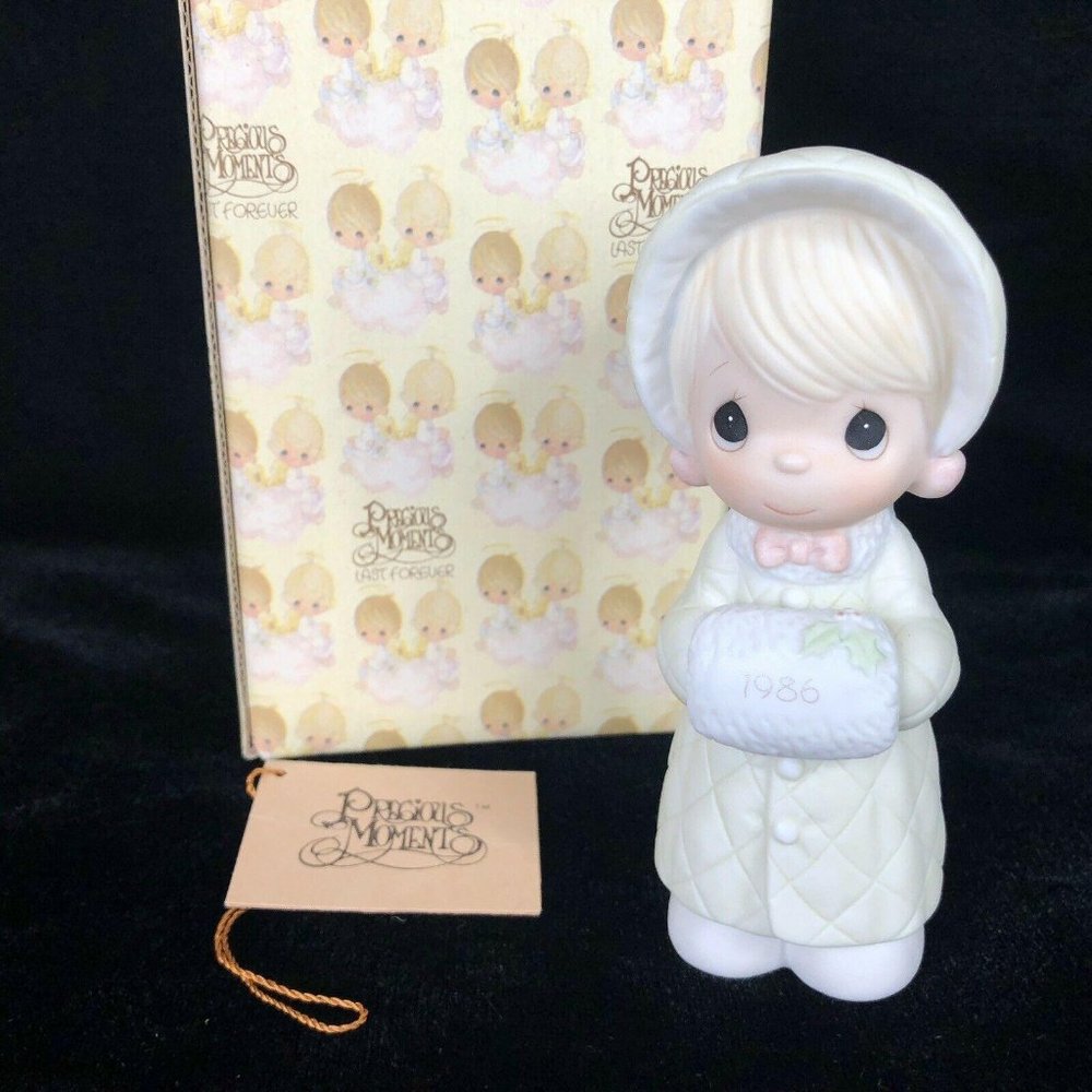 1986 Precious Moments Figurine Wishing You a Cozy Christmas 102342 Olive Branch